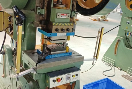 沖床光電保護(hù)